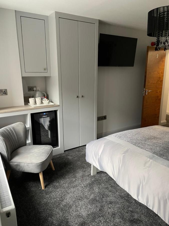 Plumbers Arms Hotel ฮัดเดอร์สฟิลด์ ภายนอก รูปภาพ