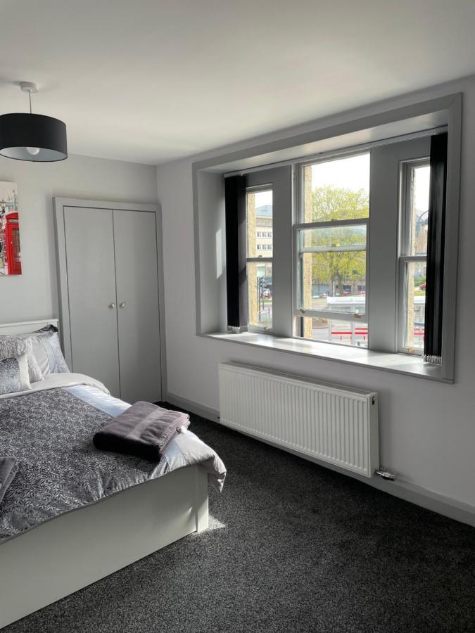 Plumbers Arms Hotel ฮัดเดอร์สฟิลด์ ภายนอก รูปภาพ